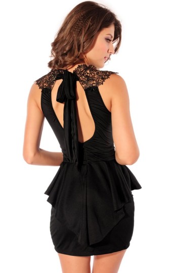 Černé krátké peplum šaty bez rukávů s krajkovým dekoltem Dona Černé krátké peplum šaty bez rukávů s krajkovým dekoltem Dona