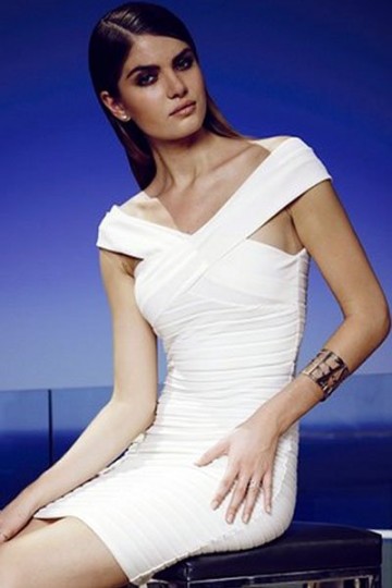 Levné bílé krátké šaty s překřížením Levné bílé krátké šaty s překřížením