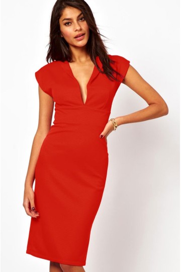 Červené šaty s hlubokým výstřihem Elmíra Červené šaty s hlubokým výstřihem Elmíra