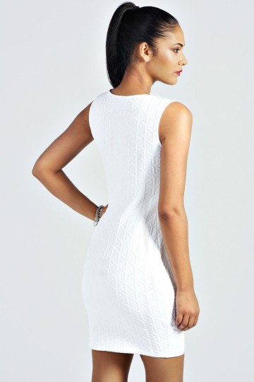 Levné bílé přiléhavé mini šaty Klaudie Levné bílé přiléhavé mini šaty Klaudie