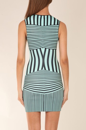 Proužkované krátké letní šaty bez rukávů Proužkované krátké letní šaty bez rukávů