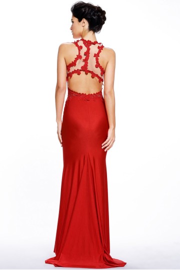 Červené dlouhé šaty s holými zády