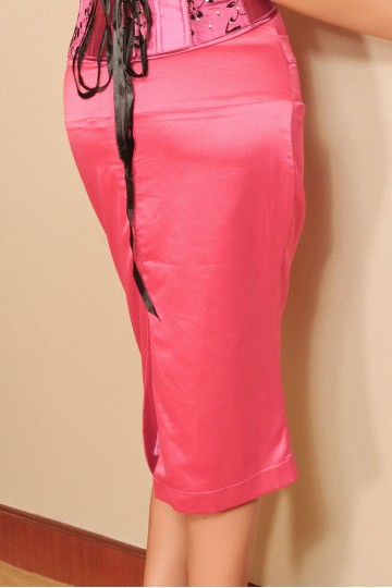 Růžová dlouhá sukně ke korzetu